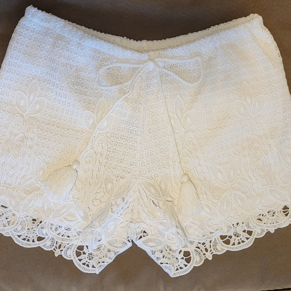 Cato Lace, White Lined Shorts XS